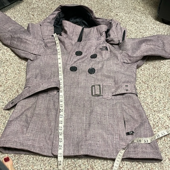 The northface longer body belted hooded ski jacket in excellent condition - Picture 10 of 15